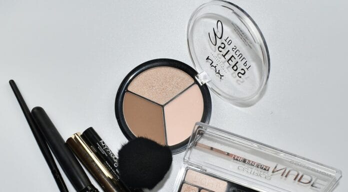 Dlaczego niektóre kosmetyki lądują w outletach – kulisy branży beauty